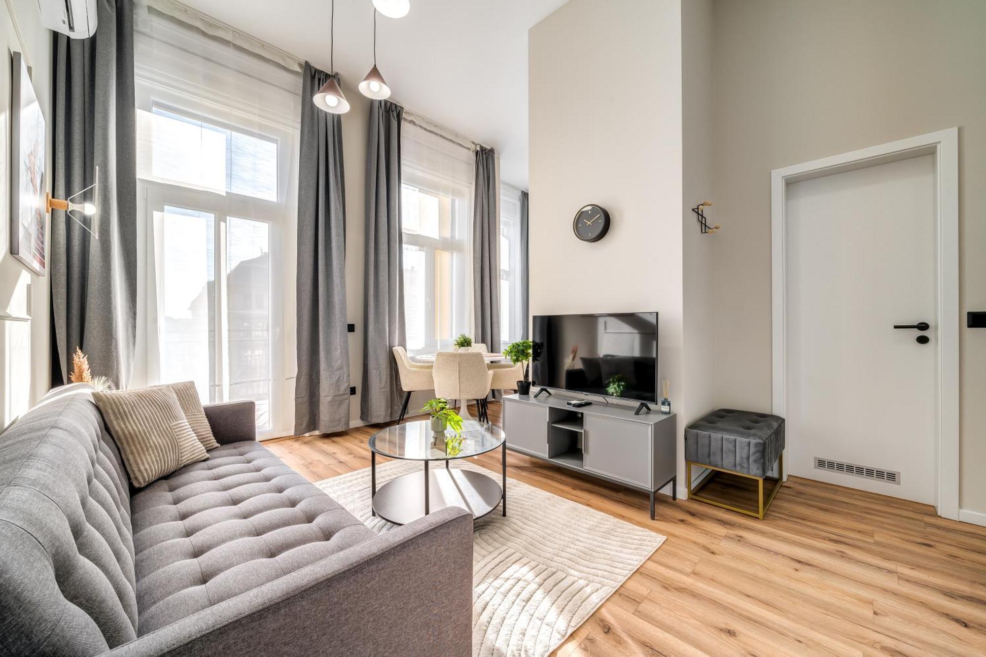 Apartment Time Out With Terrace - R30 *