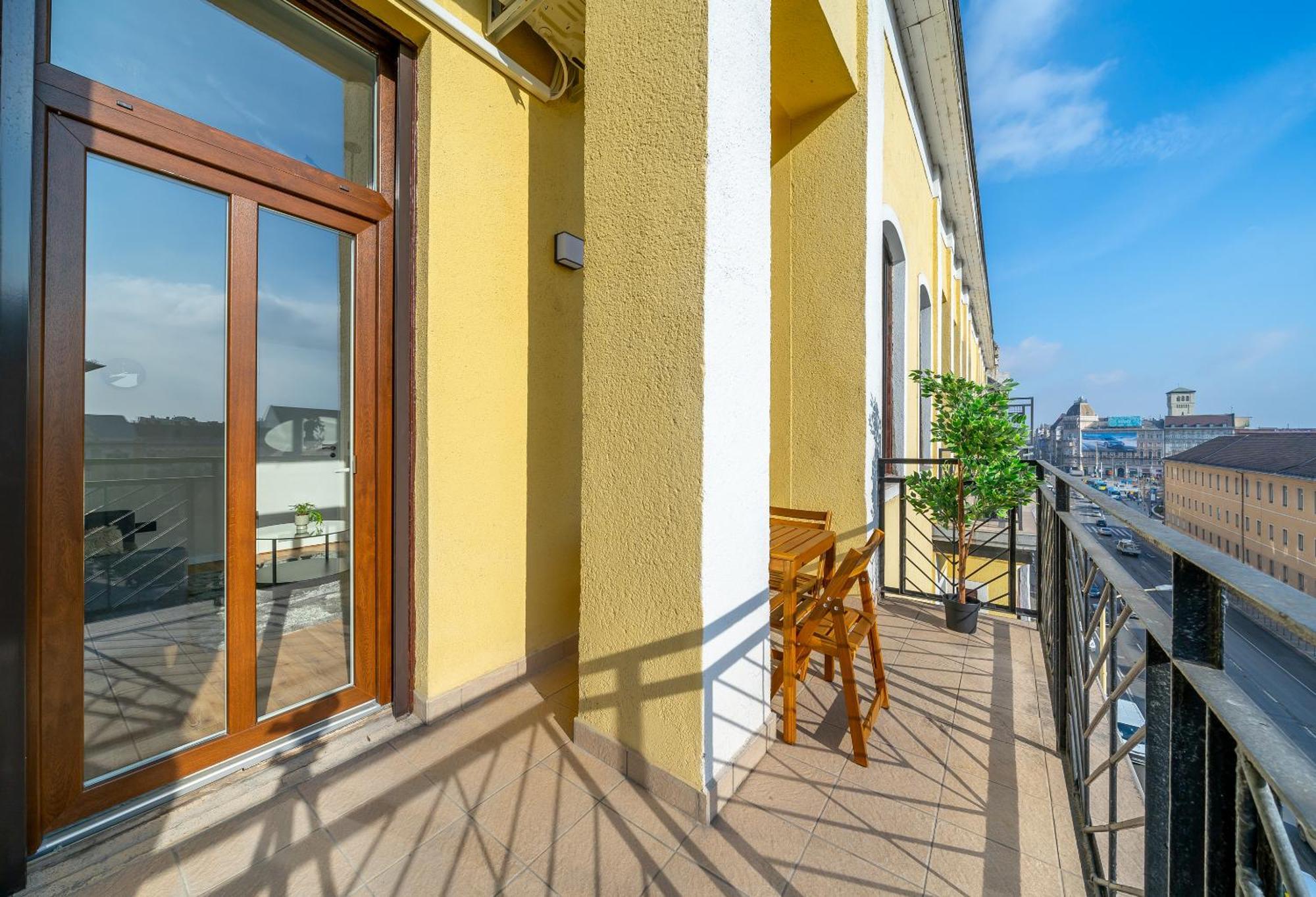 Apartment Time Out With Terrace - R30