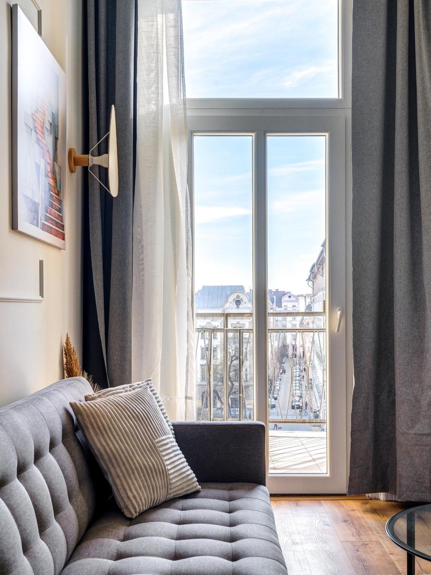 Apartment Time Out With Terrace - R30 *