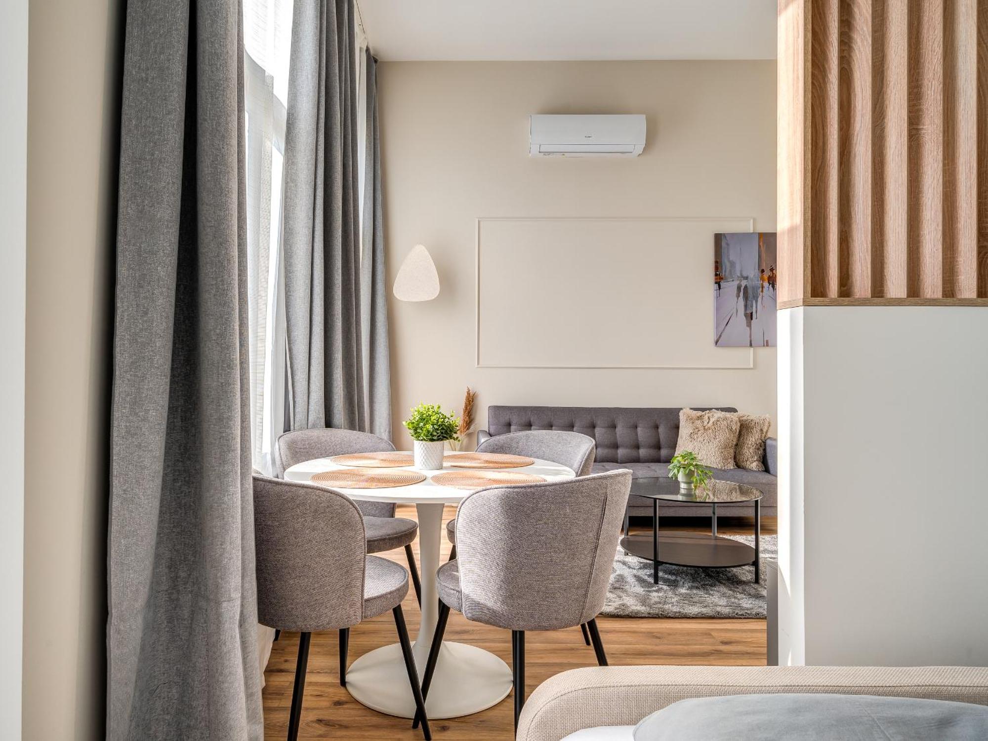 Time Out With Terrace - R30 * Budapest